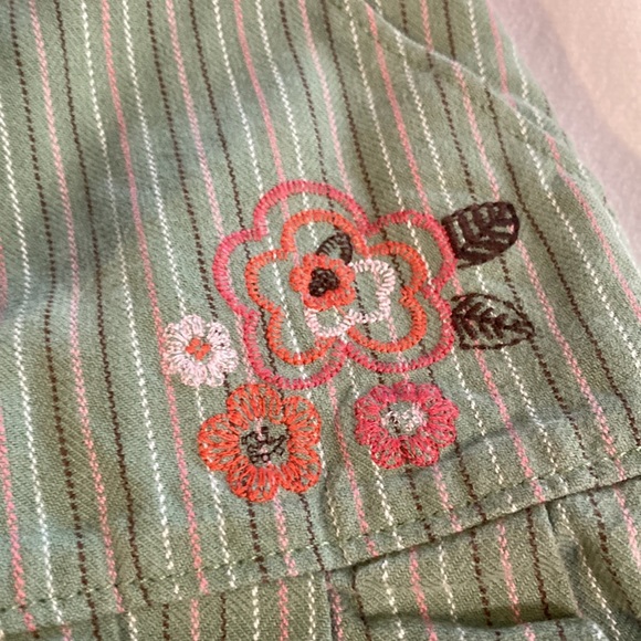 Oshkosh bgosh 2pc skort set . Jacket size 6 and skirt size 5 - Picture 15 of 15